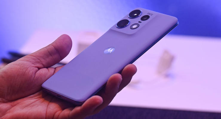З'явився великий список смартфонів Motorola, які отримають Android 16