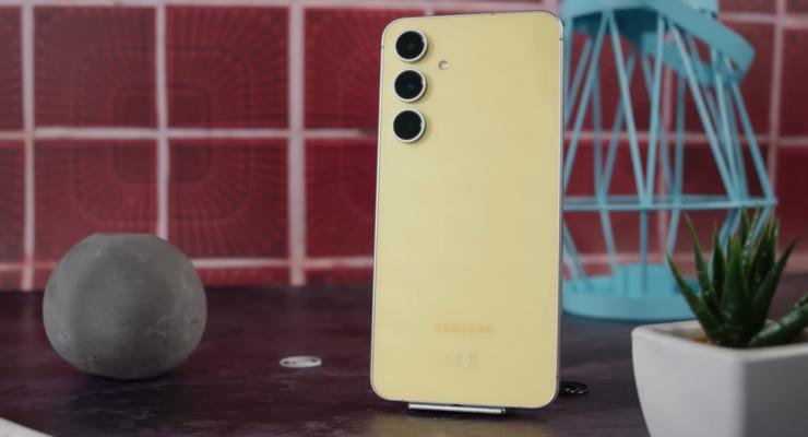 Samsung готує Galaxy S25 FE - спрощену версію флагмана з преміальними рисами