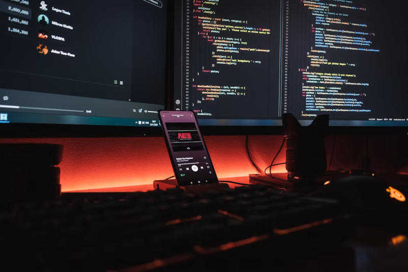 Код і програмування: Fotis Fotopoulos / unsplash.com