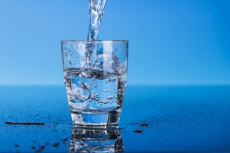 вода