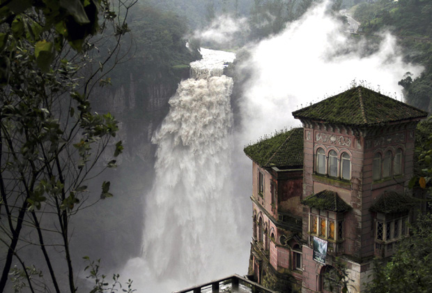 Заброшенный отель El Hotel del Salto в Колумбии 