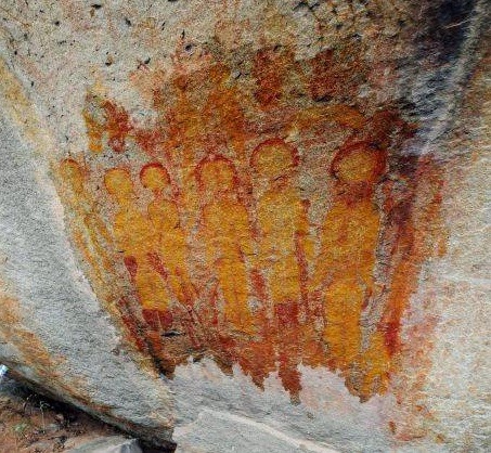 rock-paintings-depicting-aliens-spacesuite-chhattisgarh-india