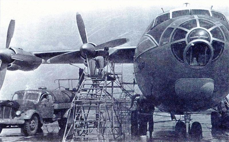 Ан-10А развалился в воздухе