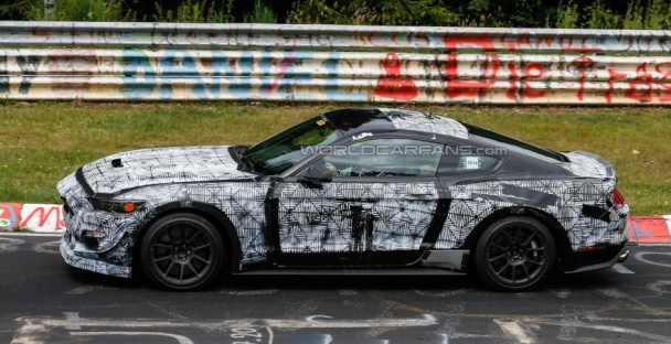 Ford Mustang SVT/GT