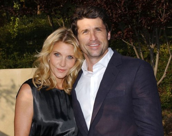 1. Патрик Демпси (Patrick Dempsey). Патрик Демпси, который лучше всего известен по своей роли доктора Шепарда в популярном телесериале "Анатомия страсти" нашёл свою любовь в парикмахерской, когда он познакомился с парикмахером и визажистом Джиллиан Финк (Jillian Fink) в 1999 году. Несмотря на то, что Демпси ещё не был по-настоящему известным, он был достаточно известным для того, чтобы Финк стала поклонницей его работы. Они поженились в 1999 году и в настоящее время у них есть трое детей. Пятнадцать лет спустя, они всё ещё женаты и Джиллиан всё ещё стрижёт Патрика.