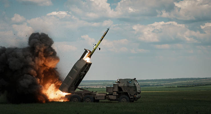 Українці створили реалістичний дерев'яний конструктор HIMARS