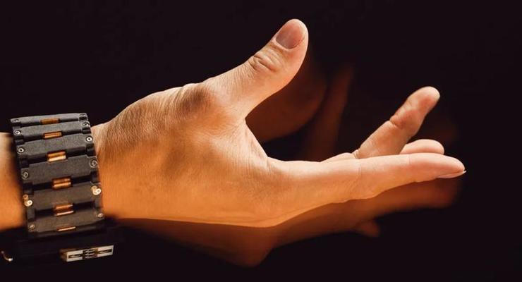 Розкрито концепт браслета, що керує гаджетами за допомогою одних лише жестів