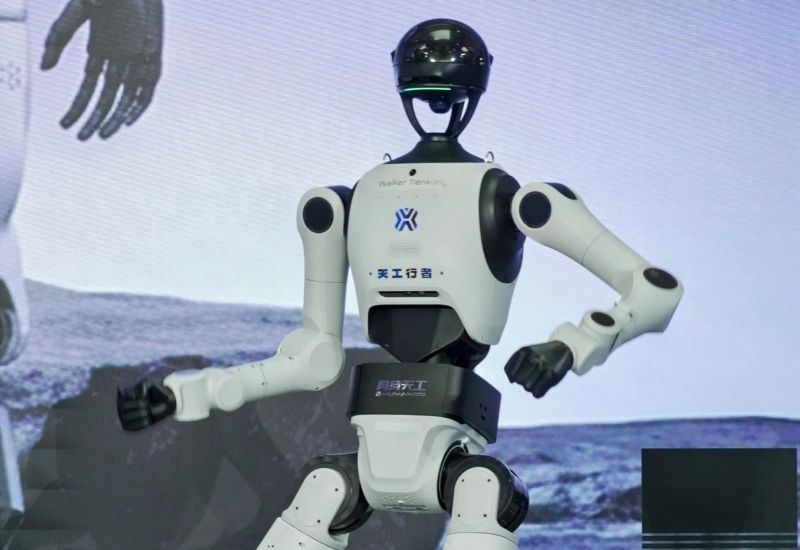 Людиноподібні роботи: UBTech Robotics