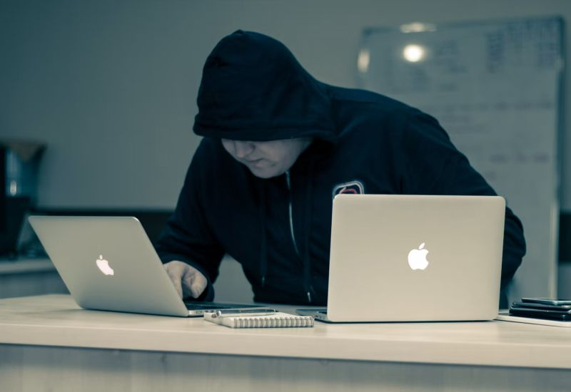 Хакер і кіберзагроза: Unsplash, Azamat E