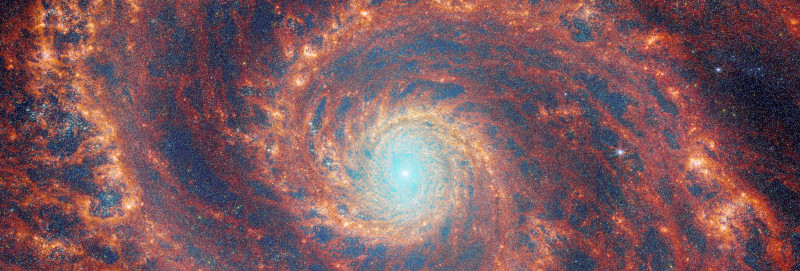 M51 — объединённый снимок с MIRI и NIRCam