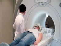 У Київській обласній лікарні встановлюють новий МРТ: держава закупила сучасне обладнання на понад 170 млн грн