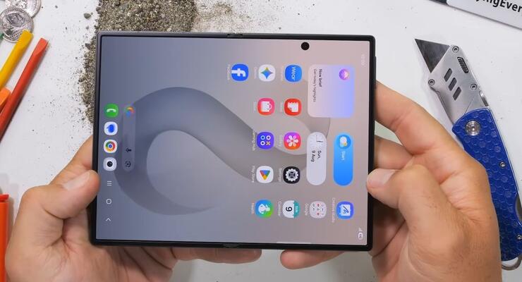 Galaxy Z Fold 8 витримав суворе випробування: блогер перевірив флагман на міцність