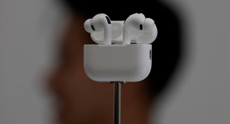 Apple готує дві версії AirPods 5