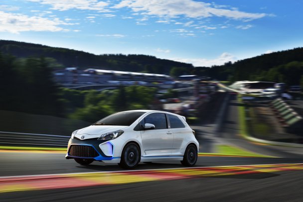 Toyota Yaris Hybrid-R_1