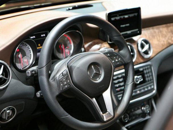 Mercedes-Benz GLA_6