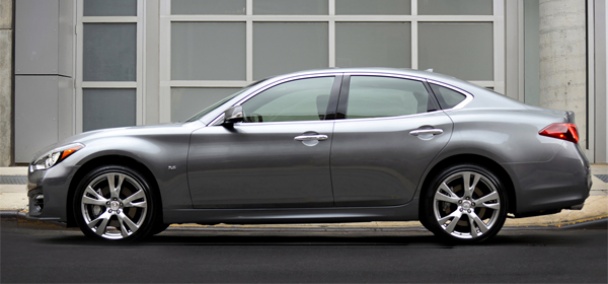 Infiniti Q70