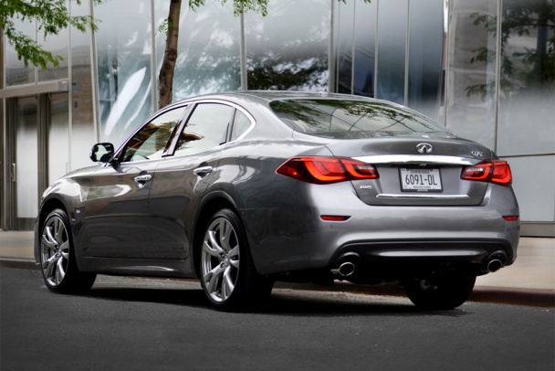 Infiniti Q70