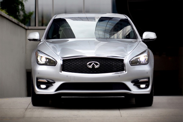 Infiniti Q70