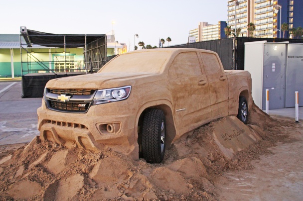 Chevrolet Colorado из песка