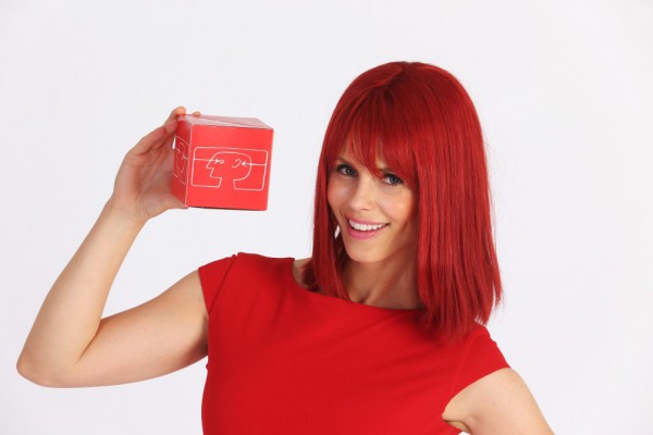 Мисс IFA 2014 c логотипом выставки