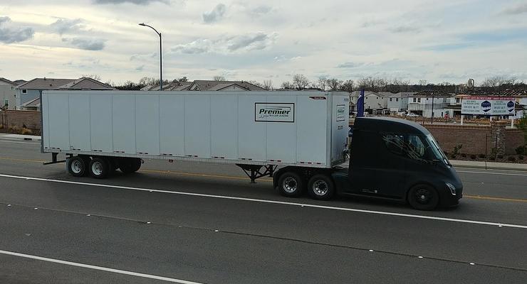 Наскільки реальний запас ходу Tesla Semi відрізняється від заявленого