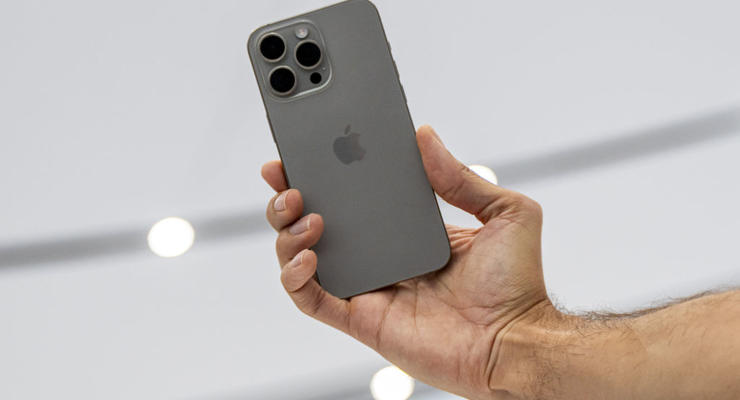 iPhone 15 порівняли в живучості з Android: хто переміг