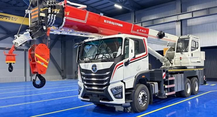 В Україні створили автокран вантажопідйомністю 25 тонн