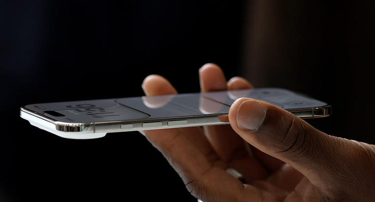 Apple підтвердила плани зі створення "скляного iPhone" - мрії Джобса