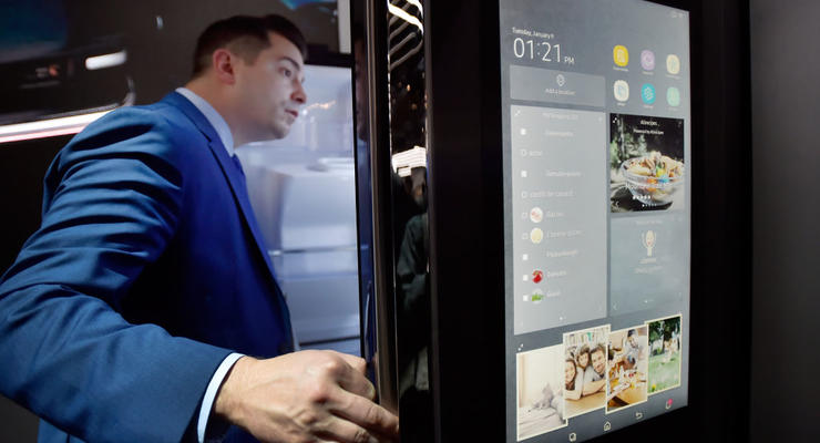Samsung почала показувати рекламу на холодильниках за 3000 дол - ЗМІ