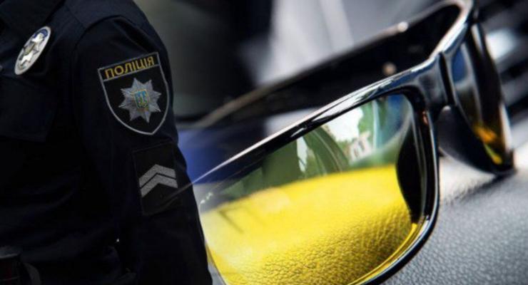 Навіщо поліцейські просять водіїв зняти окуляри: несподіване пояснення