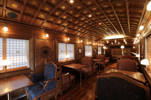 JR Kyushu поезд