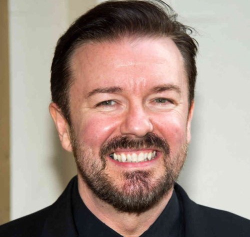 Рики Джервейс (Ricky Gervais). Джервейс, блестящий британский актёр, комик, писатель и радиоведущий, утверждает, что он потерял веру в возрасте 8 лет и с тех пор является атеистом. Его карьера включает в себя успех на больших и маленьких экранах, как в мультипликационных, так и в традиционных фильмах. Недавно он был номинирован на премию Эмми за его телесериал "Дерек", транслирующийся на канале "Netflix". Когда его спросили, как он стал атеистом, Джервейс однажды сказал: "Я до сих пор даю свой логический ответ, потому что я считаю, что обманывать было бы уничижительно и невежливо: я не верю в Бога, потому что нет абсолютно никаких научных доказательств его существования и согласно тому, что я слышал - само это понятие является логической невозможностью в этой вселенной".