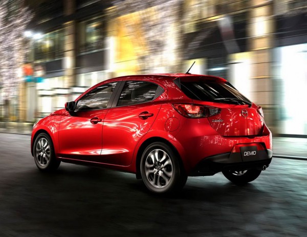 Mazda2 оценили на родине