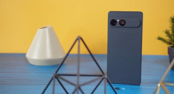 Після зарядних блоків із коробок смартфонів почали зникати і USB-кабелі