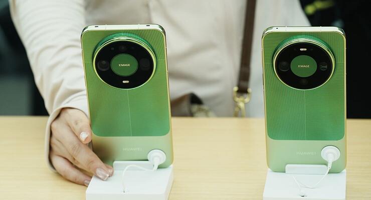 Чотири SIM-карти в одному смартфоні: Huawei Mate 90 Pro Max встановив новий рекорд