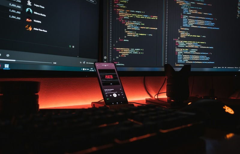 Хакер та програміст: unsplash.com