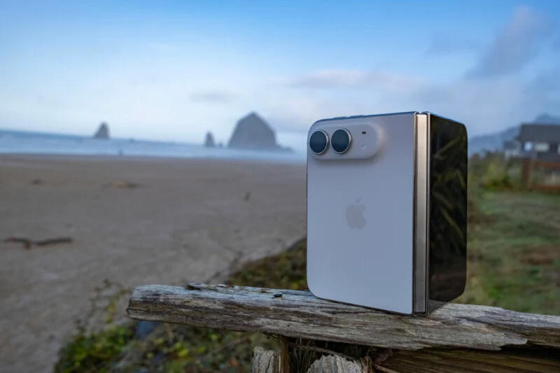 iPhone Duo: petapixel.com