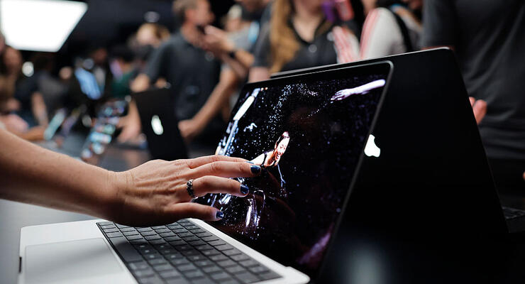 Apple все-таки поступилася: що змусило компанію додати сенсорний екран у MacBook Pro