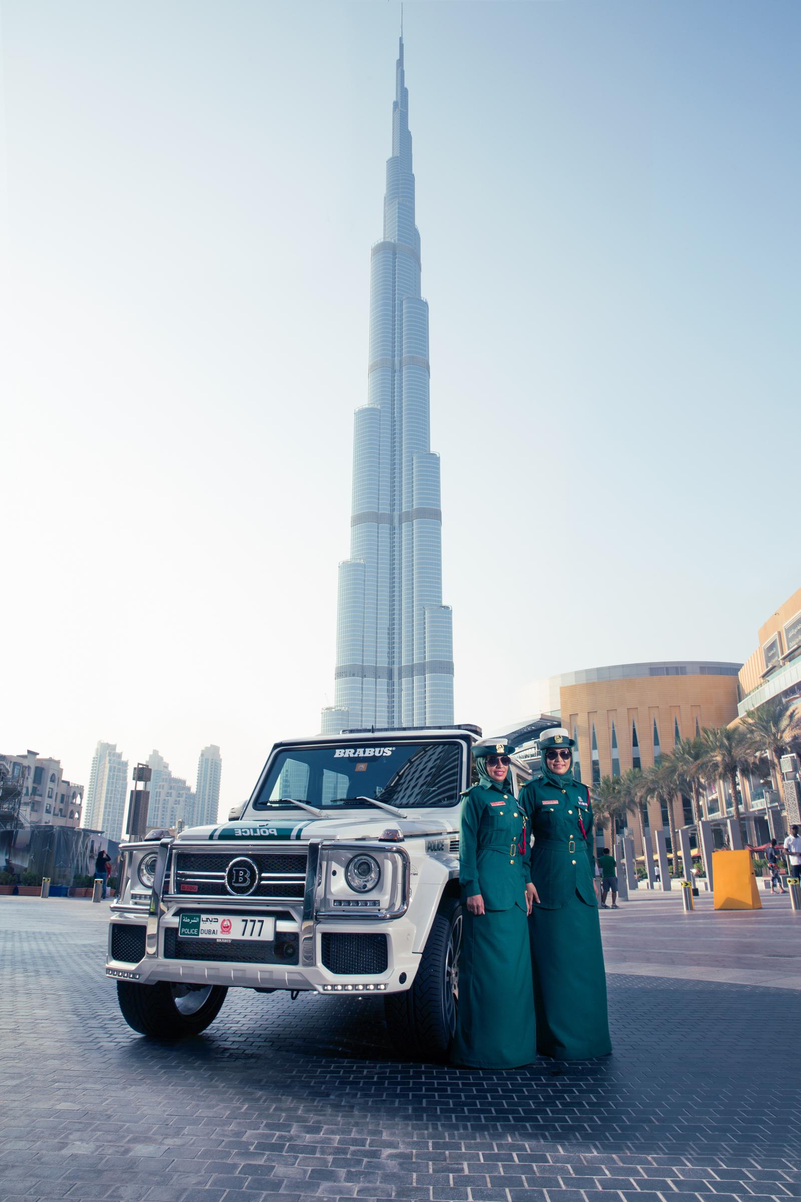 Uae cars. Mercedes Benz g63 AMG Dubai. Полиция Дубая Брабус. Dubai Police g63. Мерседес Гелик Дубай.