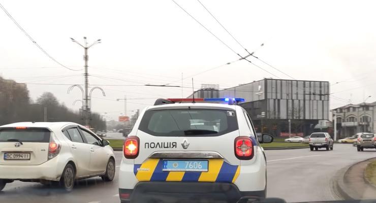 У поліції прокоментували, який поворотник потрібний при в'їзді на коло