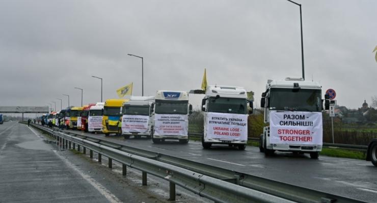 Українські перевізники вийшли на страйк у відповідь проти перекритого кордону