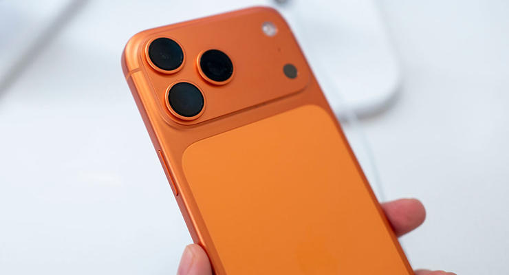 У мережі з'явилися фото нового флагмана Samsung в помаранчевому кольорі, як у iPhone 17 Pro