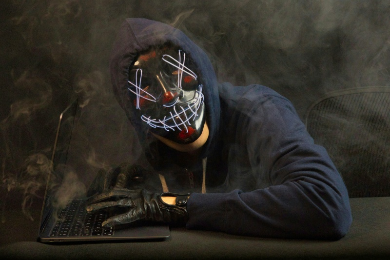 Хакер і записка: unsplash.com