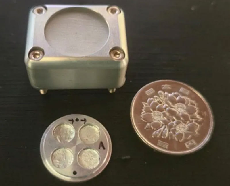 Контейнер з зразками, в якому мох знаходився в космосі