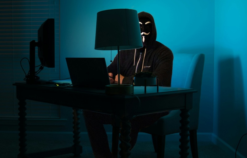Хакер за робочим столом: unsplash.com