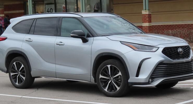 Трирядні кросовери: зручність для великих сімей чи зайві витрати