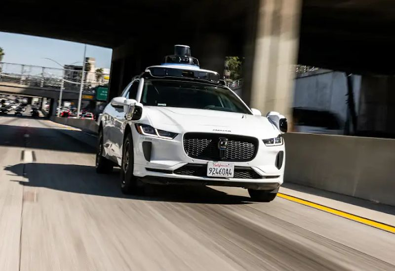 Безпілотні таксі: Waymo