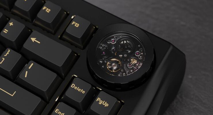 Вага 8,6 кг і вбудований "годинник": Wuque Studio показала преміум-клавіатуру за ціною крутого смартфона