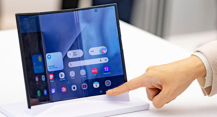 Ремонт за ціною iPhone 17 Pro: скільки коштує заміна дисплея у триекранного смартфона Samsung